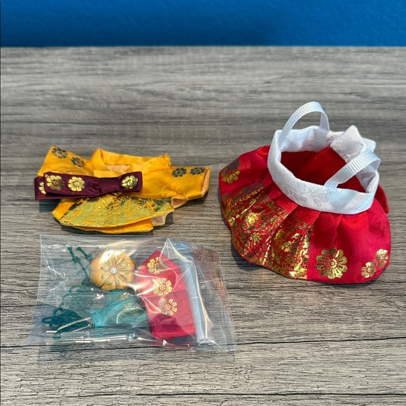 Traditional Korean Hanbok for Labubu - Picture 2 of 2